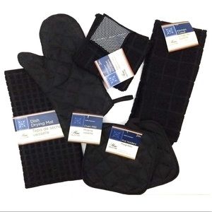 7 Piece Bundle of Black Kitchen Linens